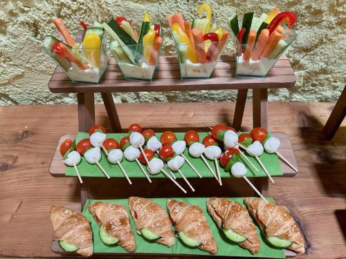 a tray of food with vegetables and rolls on skewers at Apart Pension Zelený grunt in Dřínov