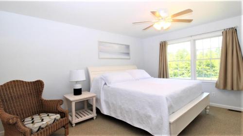 Katil atau katil-katil dalam bilik di Fairwinds Cottage