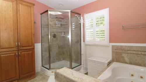 Ένα μπάνιο στο Sunset Shore House Second Floor