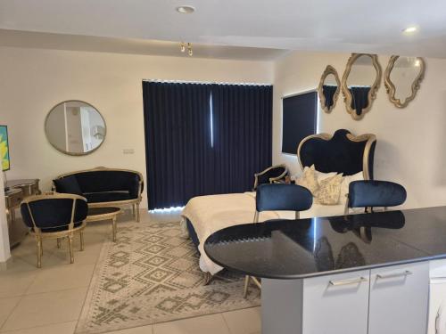 Gallery image of Golf Lake Studio in Muscat