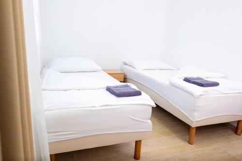Ένα ή περισσότερα κρεβάτια σε δωμάτιο στο Hodváb Apartmánový Dom