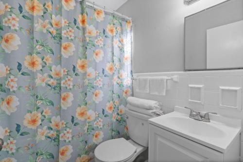 Ένα μπάνιο στο Luxury 2 bedroom apartment in Cincinnati