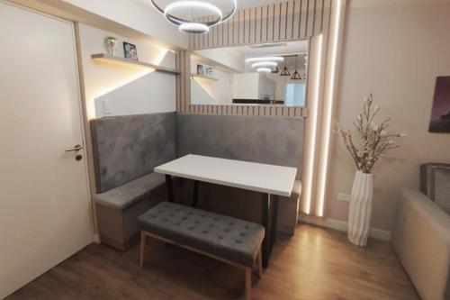 Гостиная зона в Apartment 2 Bedrooms pool near AirPort