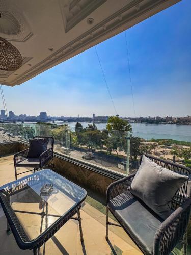 شقة على النيل امام ممشى اهل مصر