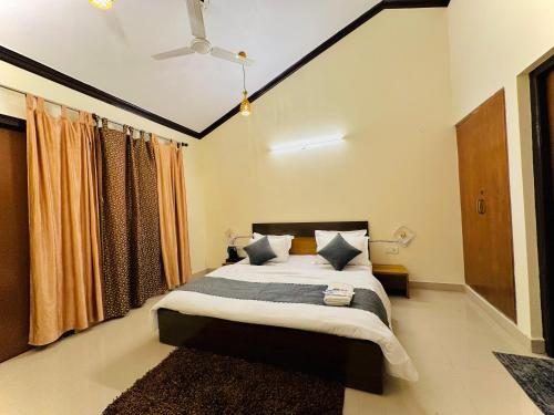 a bedroom with a large bed and a window at Manor Villa by Veda Hotels in Bhowāli