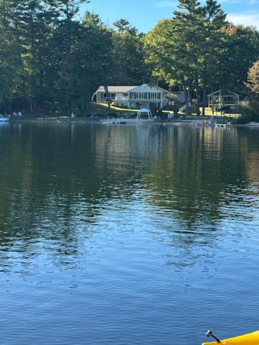 Φωτογραφία από το άλμπουμ του Charming & Cozy Lakefront Home - Private Beach! σε Raymond