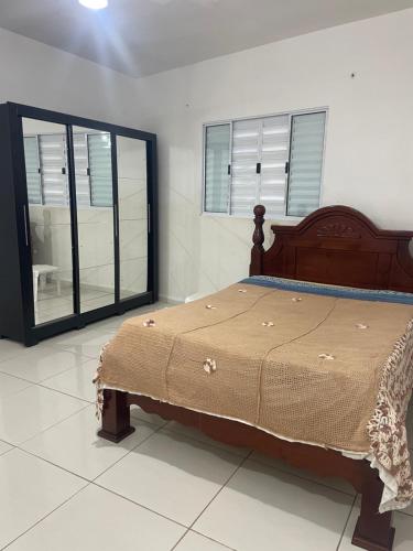 Una cama o camas en una habitación de Chácara Luar churrasqueira piscina e jogos