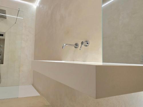 DUNE at Spanish Steps Luxury Apartment-Suite photo 35