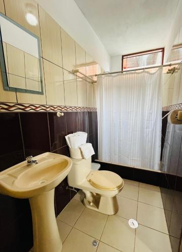 a bathroom with a toilet and a sink at Hostal Gocta in Cocachimba