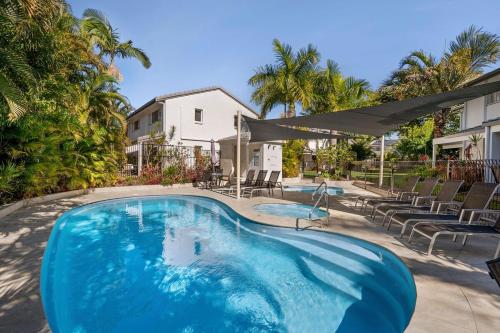 a large blue swimming pool in a yard at Peaceful Garden Escape - 2BR Noosaville Getaway in Noosaville