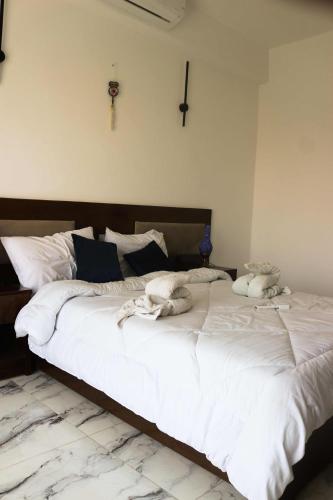 Ένα ή περισσότερα κρεβάτια σε δωμάτιο στο Flower of life guest house