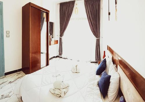 Ένα ή περισσότερα κρεβάτια σε δωμάτιο στο Flower of life guest house