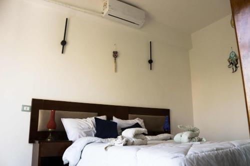 Ένα ή περισσότερα κρεβάτια σε δωμάτιο στο Flower of life guest house