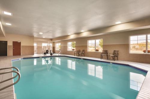 Der Swimmingpool an oder in der Nähe von Best Western PLUS Peppertree Inn at Omak