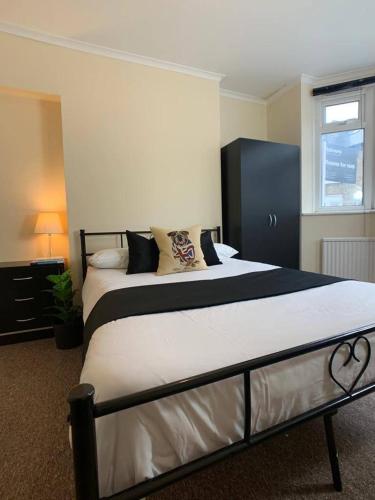 a bedroom with a large bed in a room at City view place, City Centre in Chesterton