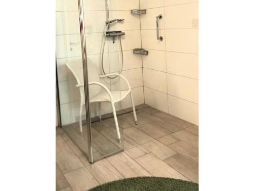 Koupelna v ubytování Holiday apartment in Schafstedt with Wi-Fi