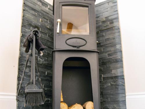 a pizza oven with a brick wall at Gannet Lodge - Uk30977 in Bempton