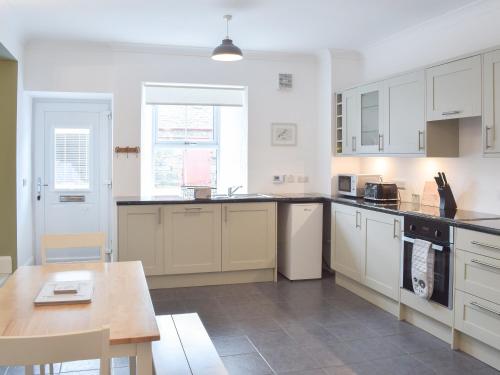 Η κουζίνα ή μικρή κουζίνα στο Dairy Cottage - Uk39522