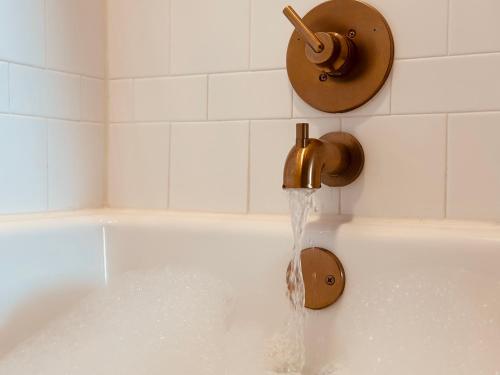 Ένα μπάνιο στο Luxury Stay of Best View in Dallas