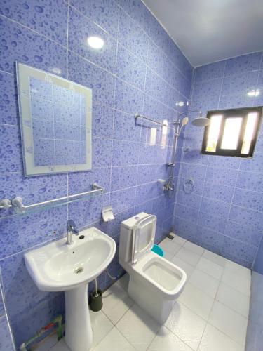 Ένα μπάνιο στο Home Garden