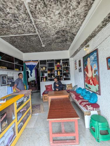 Posezení v ubytování Mochilero Inn Panchak