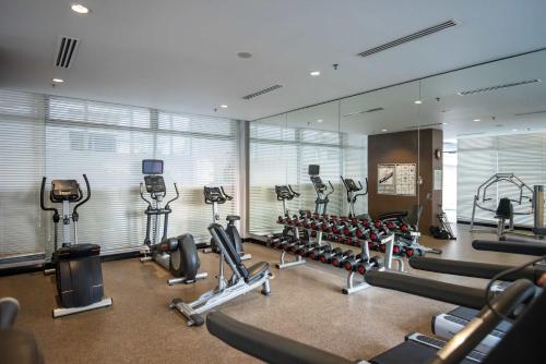 Fitness centrum a/nebo fitness zařízení v ubytování Modern 3BR Somerset Apt with Harbour View