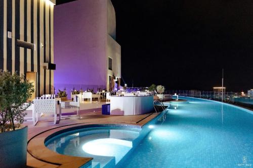 Πισίνα στο ή κοντά στο Luxanova Panorama Condotel