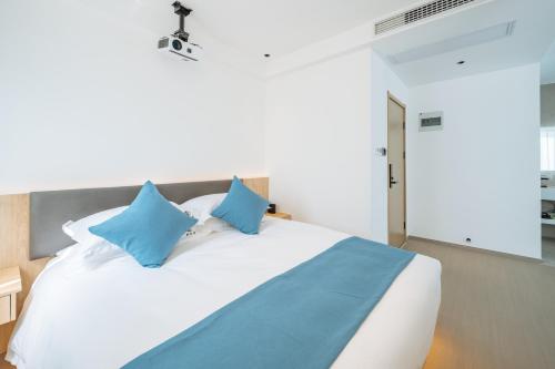 Huazhu Songshiju Homestayにあるベッド