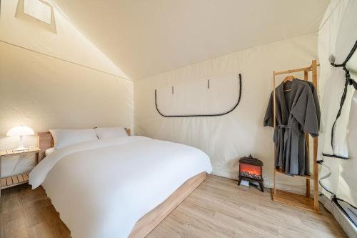 a bedroom with a large white bed in a room at Shinchon Maven Hotel in Seoul