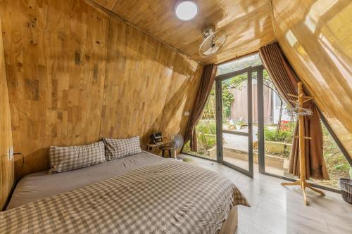 Katil atau katil-katil dalam bilik di Mộc Yên Home Dalat