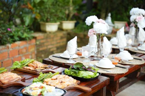 Makanan di atau berdekatan hotel