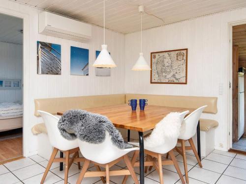 Χώρος καθιστικού στο 8 person holiday home in Ørsted