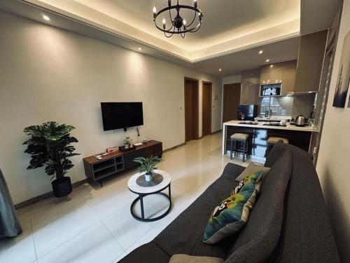 Μια τηλεόραση ή/και κέντρο ψυχαγωγίας στο Jade Homes at R&F - free WiFi & 1 carpark - Dual-Key
