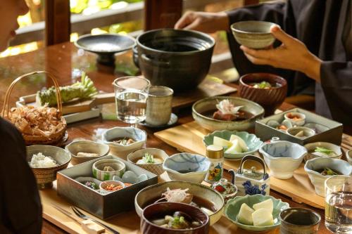 a table topped with bowls of food on top at Ochiairo in Izu
