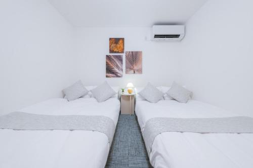 守3 商店街横の庭園を楽しむお風呂付きの宿 グループ向けの4寝室 ベッド12点 バスルーム3点