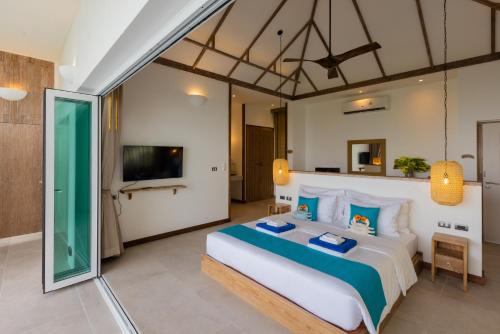 Televisyen dan/atau pusat hiburan di Purana Resort Koh Yao Noi - SHA Extra plus