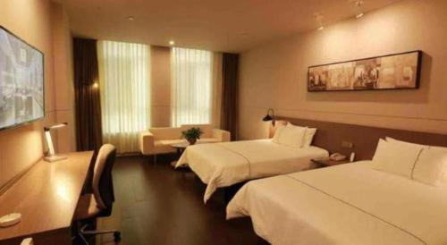 Katil atau katil-katil dalam bilik di Jinjiang Inn Select Heze Wanxiang Plaza Guiling Road