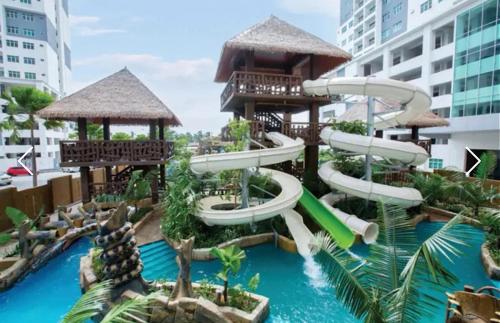 Kolam renang di atau dekat dengan Bahagia Family House in Meritus