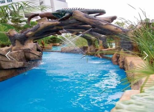 Kolam renang di atau dekat dengan Bahagia Family House in Meritus