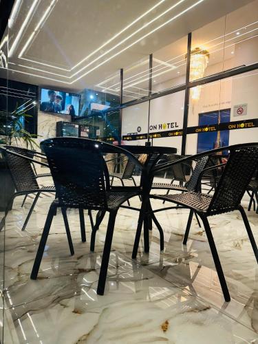 a black dining table and chairs in a room at On Park Hotel e Traslado in Guarulhos