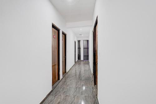 IndirapuramにあるHotel O Sector 121 Gaur City Mall Noida Formerly Royal FNGのギャラリーの写真
