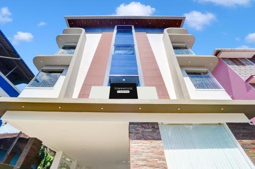 a view of the facade of a building at Townhouse Trivandrum Padmanabhaswamy Temple Formerly Rezt N Relaz Inn in Trivandrum
