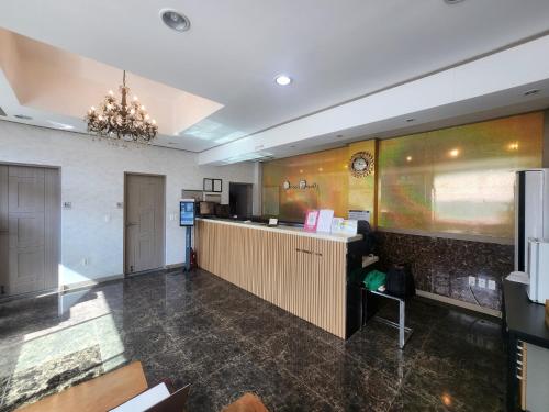 a kitchen with a counter and a bar in a room at Jeju Ocean Family Hotel in Jeju