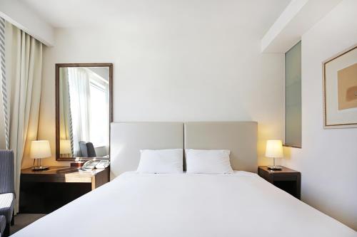 Postel nebo postele na pokoji v ubytování Geoje Samsung Hotel