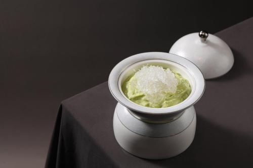 a container of ice cream sitting on a table at Holiday Inn Fuzhou Exhibition Center in Fuzhou