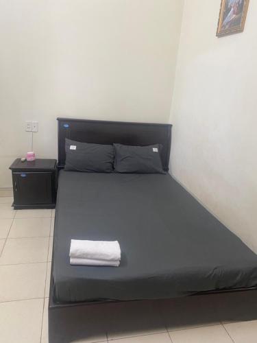 a bed in a room with a towel on it at Hottel ANH LONG in Buôn Ðũng