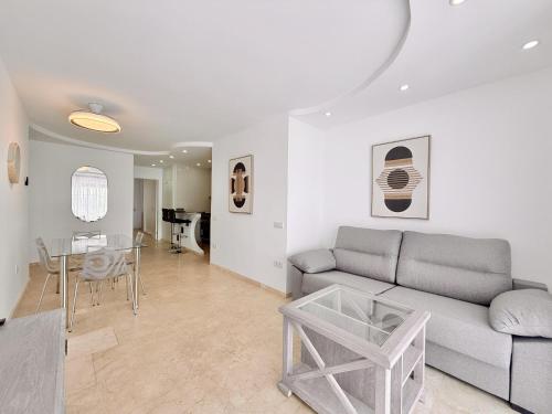 Playa Del Duque Beachside - Renovated 1Br Apartment Pd1