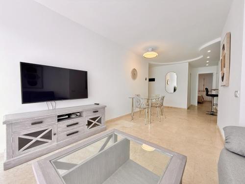 Playa Del Duque Beachside - Renovated 1Br Apartment Pd1