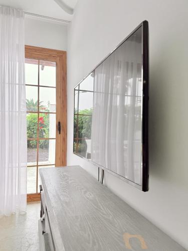 Playa Del Duque Beachside - Renovated 1Br Apartment Pd1