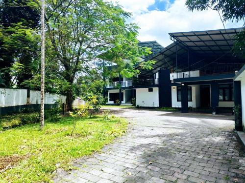 an empty driveway in front of a building at Serenity View in Batheri